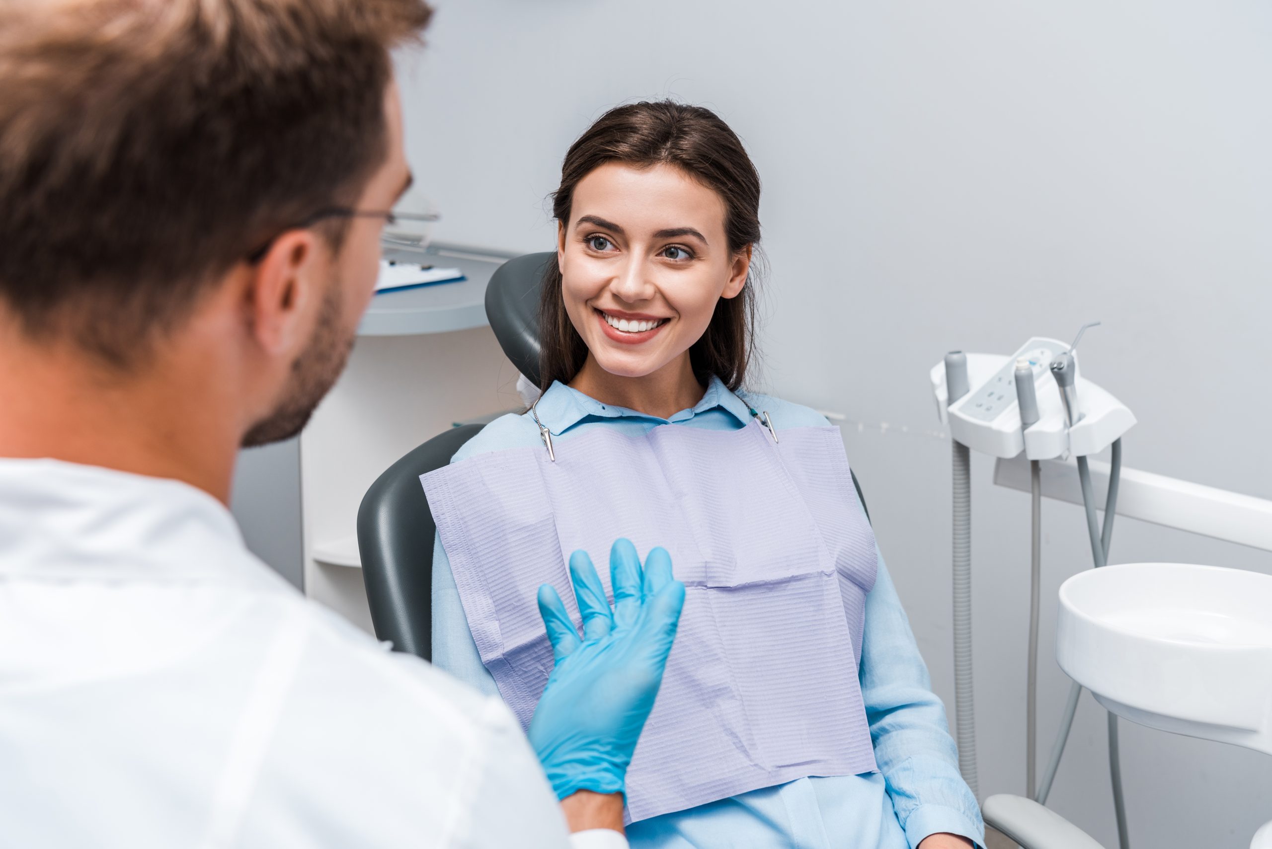Dentist givig detailed offer to patient